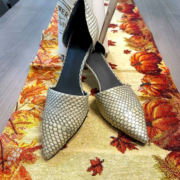 Vince Camuto Dress shoes worn 1 time for wedding. Size 61/2. - Picture 5 of 5